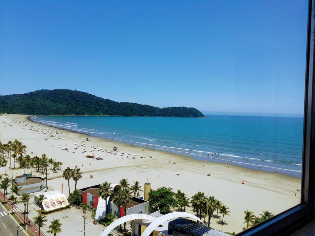 Vista da praia e do mar a partir do apartamento de 3 dormitórios