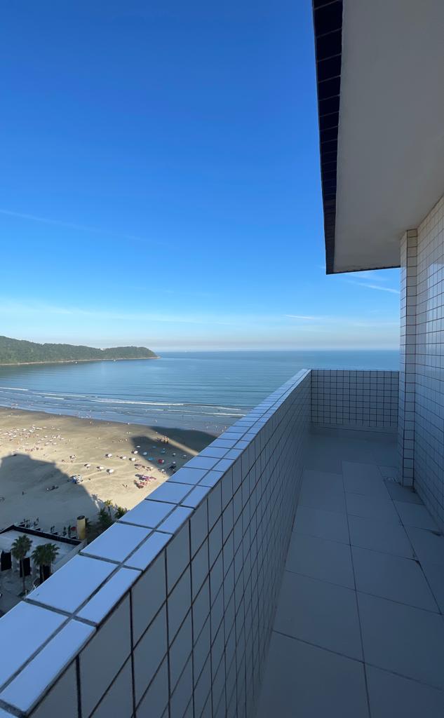 Sacada em L da cobertura 2014 com vista para a praia e o mar